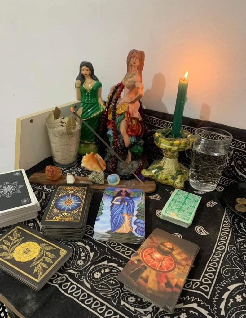 Le rituel d'amour avec le nom et miel, pratiqué par kone samba , est un acte spirituel d'amour qui permet de réveiller les émotions endormie,Tel +229 97 43 55 76